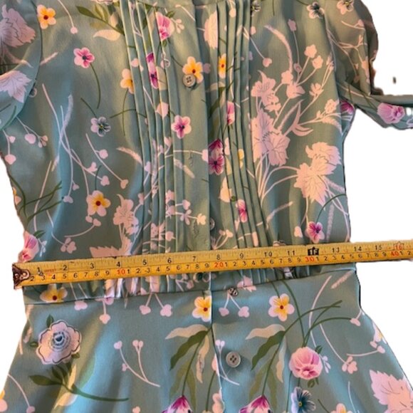 Green Polyester gown for ladies - Picture 4 of 5